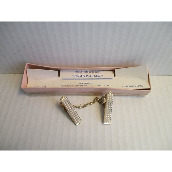 *Vintage 'Sweater-Guard' Goldtone with Mini Pearl Accents - New Old Stock - Picture 4 of 4